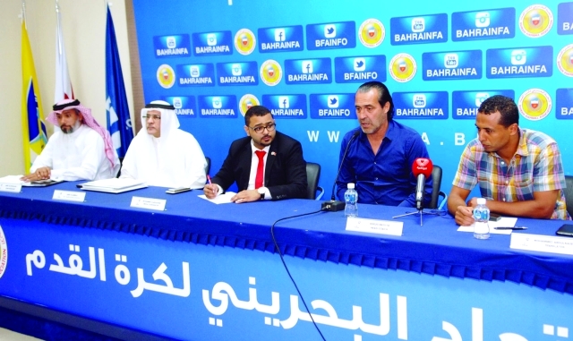 "■ مدرب المنتخب البحريني متحدثاً في المؤتمر الصحافي | البيان"