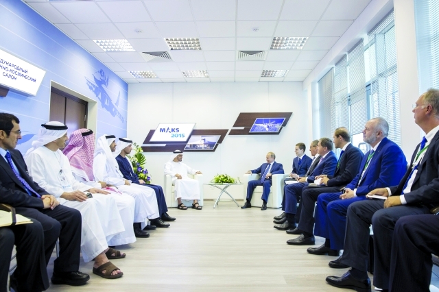 "■ ولي عهد أبوظبي خلال مباحثاته مع الرئيس الروسي بحضور هزاع ونهيان وطحنون وعبدالله بن زايد وحمد الشامسي والوفد الروسي"