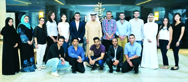 "■ ماجد المعلا يحتفي بالطلبة المتدربين في إدارة طيران الإمارات | البيان"