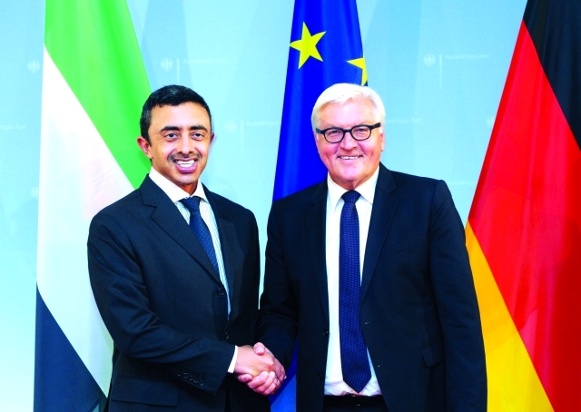 "■ عبدالله بن زايد مصافحاً وزير الخارجية الألماني | وام"