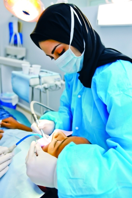 "العلاج المجاني متاح لأفراد المجتمع كافة | البيان"