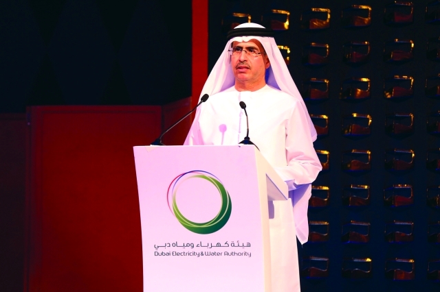 "■ سعيد الطاير يلقي كلمة خلال افتتاح المنتدى"