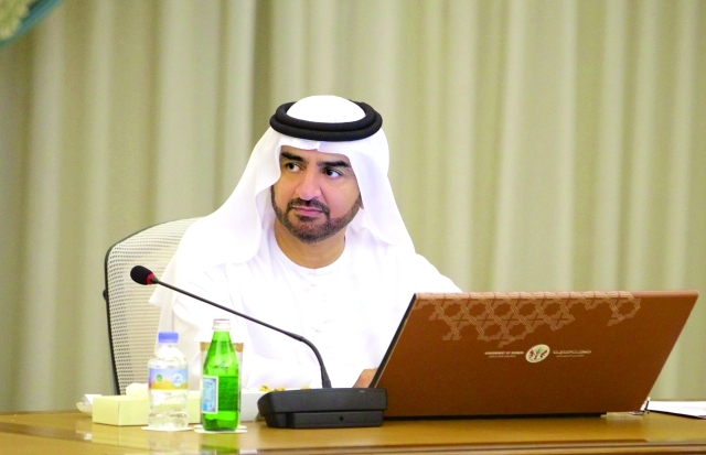 "عبد الله بن سالم خلال ترؤسة الإجتماع ــ من المصدر"