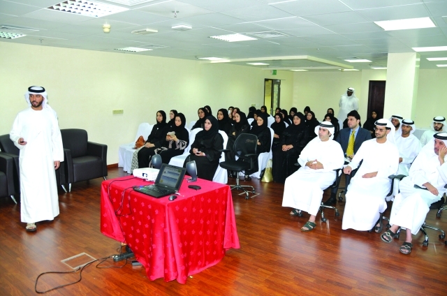 "جانب من إحدى ورش إطلاق الدورة الثانية للجائزة"