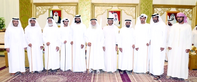 "4 أحمد بن حشر ومحمد علي بن ارحمه والعرسان وجانب من كبار الحضور"