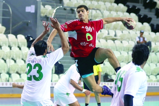 "■ الأهلي المصري يفوز على الشباب ويتمسك بالصدارة | البيان"