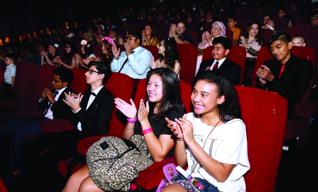 "جمهور حاشد تابع الاحتفال بتفاعل ــ تصوير - دينيس"