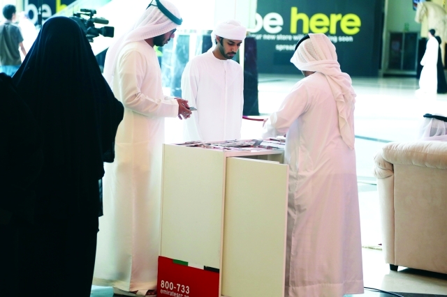 "أبناء الوطن توافدوا لإغاثة الملهوفين ــ تصوير: عمران خالد"