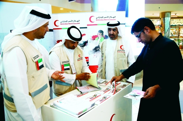 "توافد كبير على التبرع بمركز المارينا مول في أبوظبي | تصوير: مجدي اسكندر"