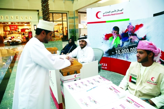 "المتبرعون توافدوا على مركز مردف سيتي سنتر | تصوير: بابو"