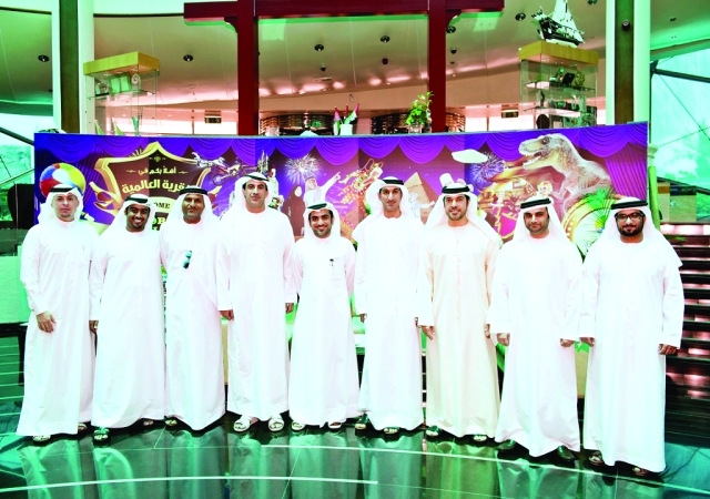 "فريق أكسبو 2020 خلال اللقاء في القرية العالمية"
