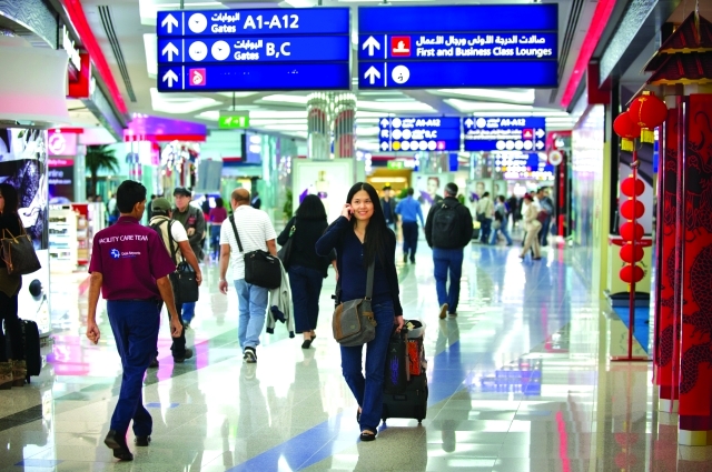 "مطار دبي"