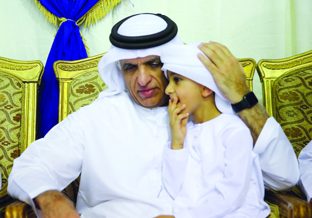 "■ سعود بن صقر يواسي نجل أحد الشهداء | وام"
