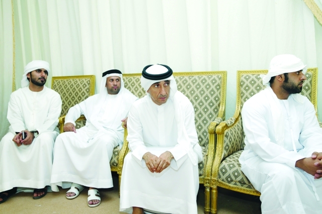 "سعيد مكتوم بن جمعة آل مكتوم يعزي في الشهيد"