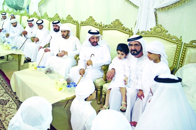 "■ سموه خلال تقديم واجب العزاء لأسرتي الشهيدين بطي الأحبابي وسعد الأحبابي"