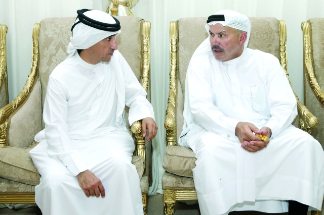 "■ سعيد بن مكتوم ومصبح الفتان يقدمان واجب العزاء"