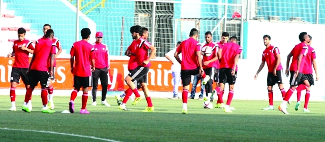 "■ منتخب الإمارات يتدرب على ملعب المباراة أمس | البيان"