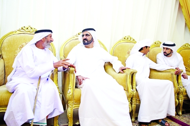 "■  سموه مواسياً بحضور حمدان بن محمد أسرة الشهيد محمد الخاطري"