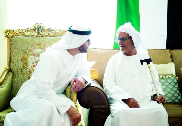 "■ محمد بن زايد يعزي ذوي الشهيد يوسف العلي  |  وام"