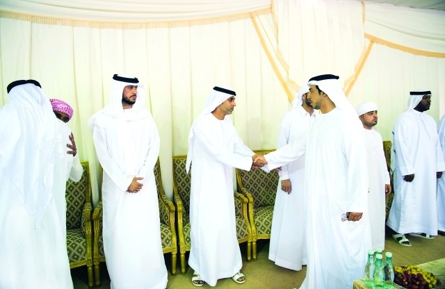 "■ منصور بن زايد يعزي في الشهيد علي الشحي"