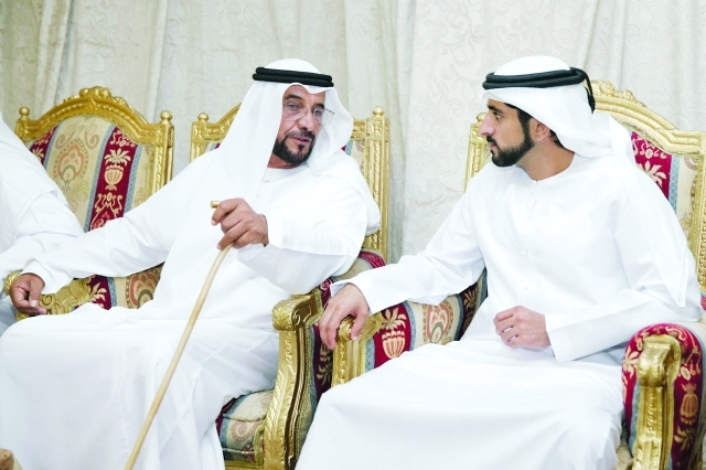 "■ حمدان بن محمد في حديث مع ذوي الشهيد عبدالله النعيمي"