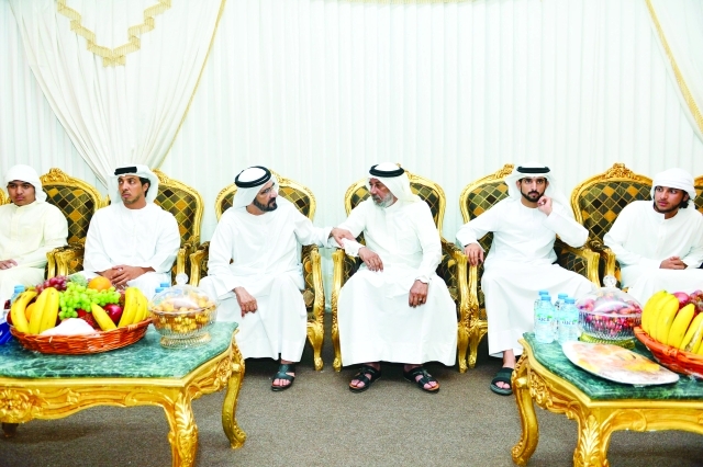 "■نائب رئيس الدولة وحمدان بن محمد ومنصور بن زايد خلال تقديم واجب العزاء لأسرة الشهيد محمد مامدي"