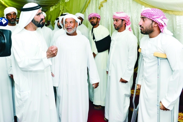 "■ محمد بن راشد يعزي أسرة الشهيد عادل صالح الشحي  |  تصوير: سيف محمد وخليفة اليوسف، ومحمد هشام"