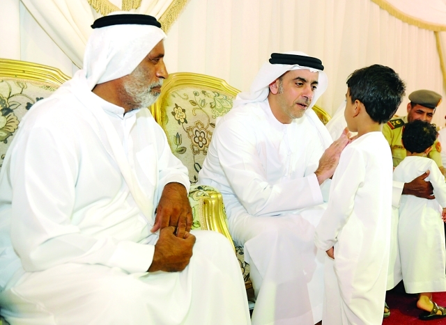"■ سيف بن زايد يقدم واجب العزاء لأسرة الشهيد محمد الصريدي"
