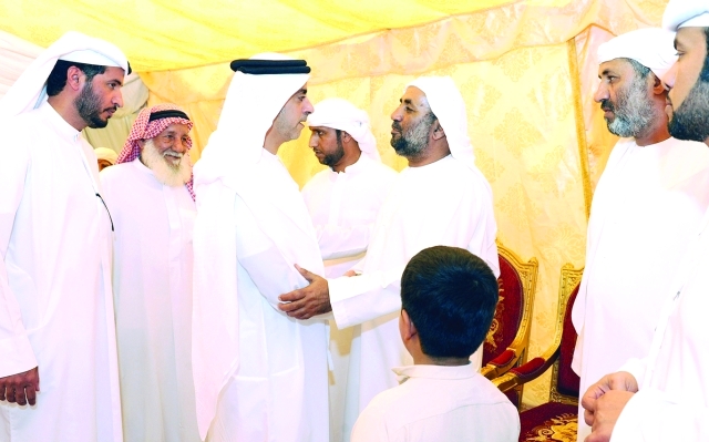 "■ وزير الداخلية يقدم واجب العزاء لأسرتي الشهيدين خليفة وراشد اليماحي"