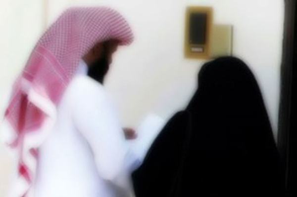 عودة مفاجئة للزوج  تتسبب بطلاق معلمة