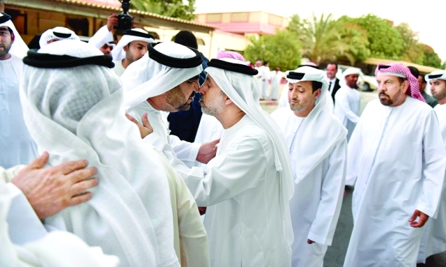 "■ عبدالرحمن الشميري وعبدالله الرشيد يقدمان العزاء"