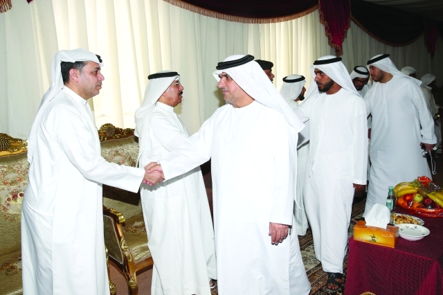 "ظاعن شاهين وعبد الحميد أحمد خلال العزاء"