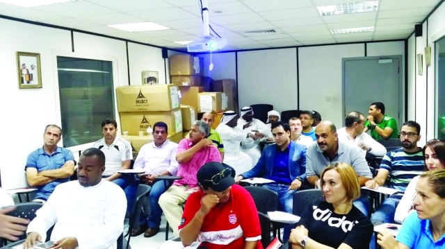 "■ خلال متابعة الحكام والفنيين للمحاضرات النظرية في الدورة | البيان"