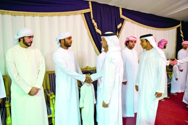 "هزاع ومنصور بن زايد يعزيان أسرة الشهيد راشد الحبسي"