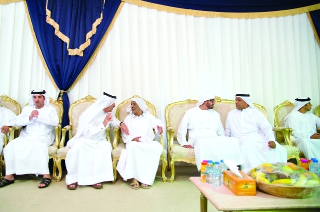 "محمد بن زايد وسعود المعلا يعزيان أسرة الشهيد سعيد عبيد آل علي بحضور هزاع ومنصور بن زايد | وام"