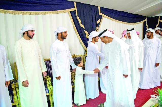 "عبدالله بن زايد وأحمد جمعة الزعابي وجمعة البواردي في عزاء الشهيد راشد الحبسي"
