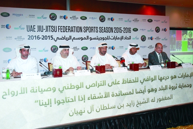"■ الظاهري والعواني والشامسي والمرزوقي وهلال خلال المؤتمر الصحافي"