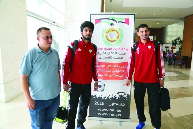 "نجوم المنتخب خلال الزيارة - وام"