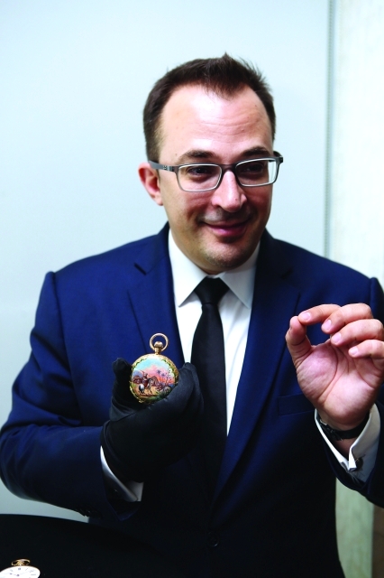 "جوليا:أصدرت باتيك فيليب 150 نسخة فقط تحمل اسم مدينة مكة تصوير - سالم خميس"