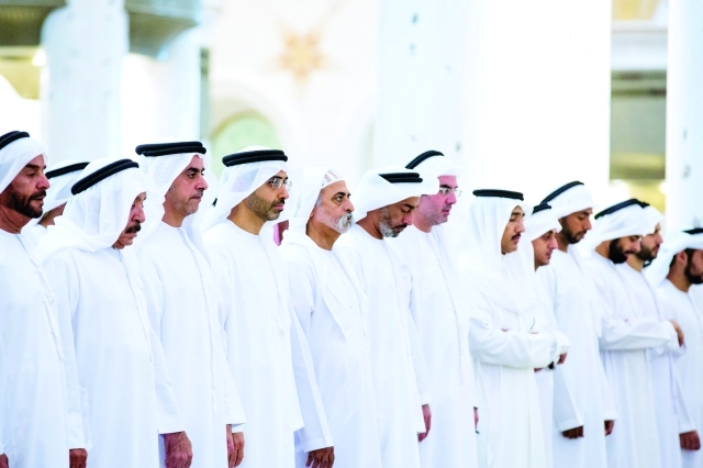 "سرور بن محمد وذياب بن زايد ومحمد بن خليفة ونهيان بن مبارك وسعيد بن حمدان آل نهيان وأحمد الزعابي"