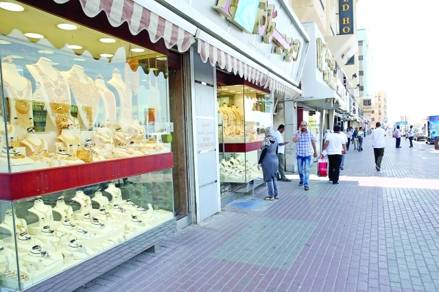 "كل الأشكال الجميلة متاحة للمتسوقين"