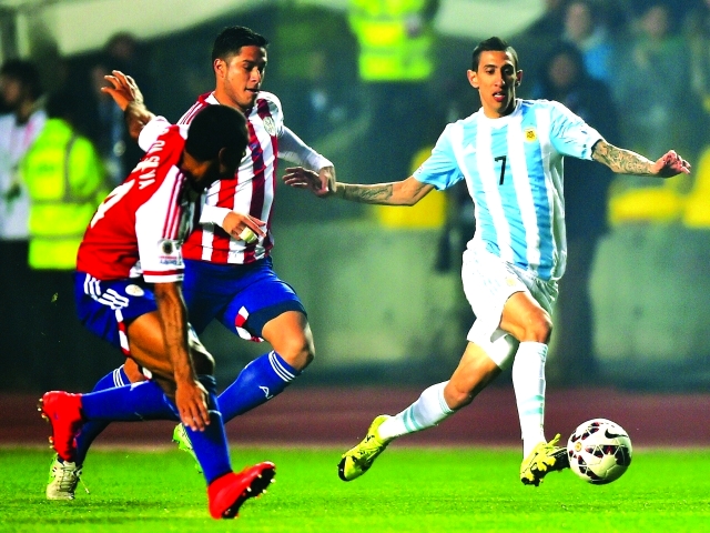 "■ جانب من مباراة الأرجنتين والباراغواي في كوبا أميركا 2015 | أرشيفية"