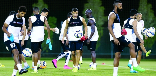 "جانب من تدريبات الأهلي التحضيرية للنفط"