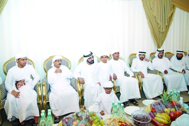 "■ محمد بن راشد وحمدان بن محمد يعزيان أسرة الشهيد جمال المهيري"