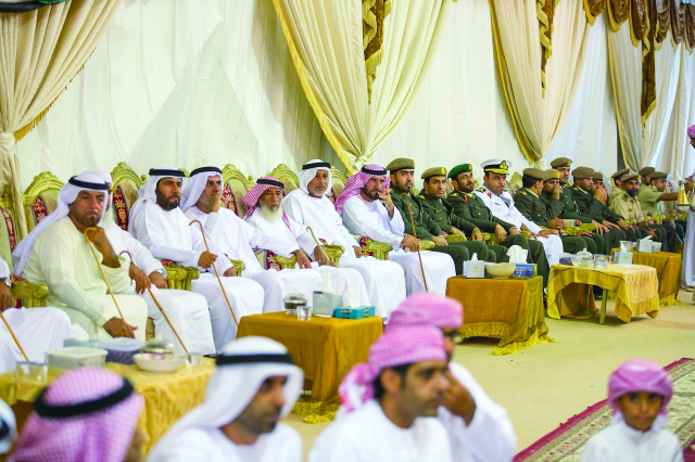 "■ عدد من ضباط القوات المسلحة والحضور في عزاء الشهيد سعيد النيادي"