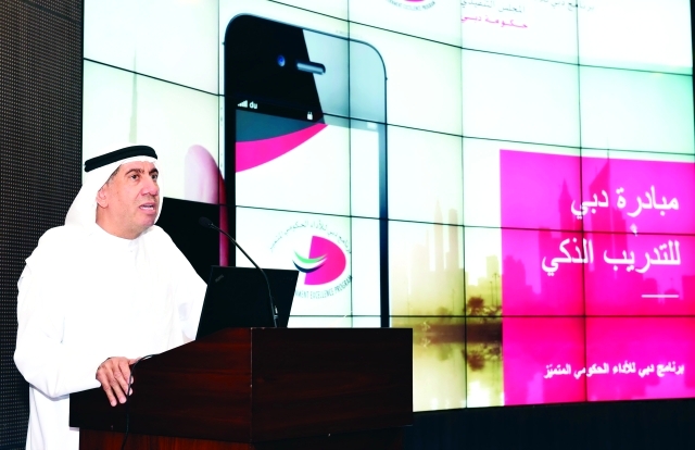 "■ النصيرات يلقي المحاضرة"