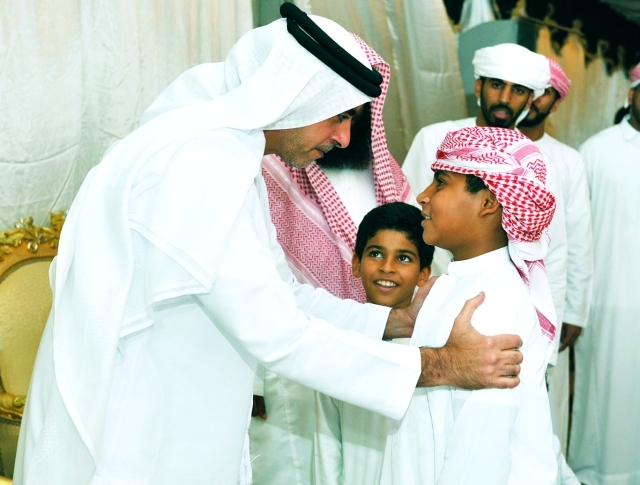 "■ وسموه يؤدي واجب العزاء في الشهيد راشد البلوشي | وام"