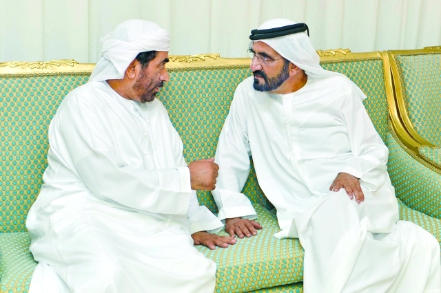 "■ محمد بن راشد بحضور حمدان بن محمد خلال تعزية أسرة الشهيد سعود السعدي"