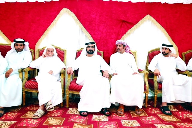 "■ محمد بن راشد يقدم بحضور حمدان بن محمد واجب العزاء لأسرة الشهيد سيف النقبي"