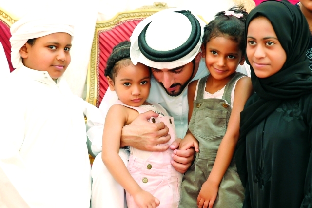 "■ حمدان بن محمد خلال عزاء الشهيد سيف النقبي"